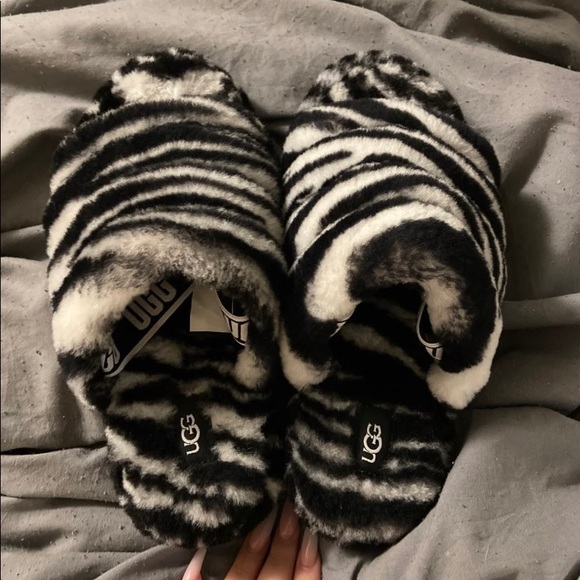 UGG - Picture 3 of 3